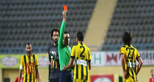 بالفيديو.. غضب المقاولون من هدف إيفونا يتسبب في "طردين"